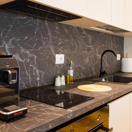 Luxury Rooftop 23 Bed & Breakfast Tirana Exterior photo