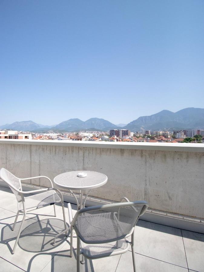 Luxury Rooftop 23 Bed & Breakfast Tirana Exterior photo