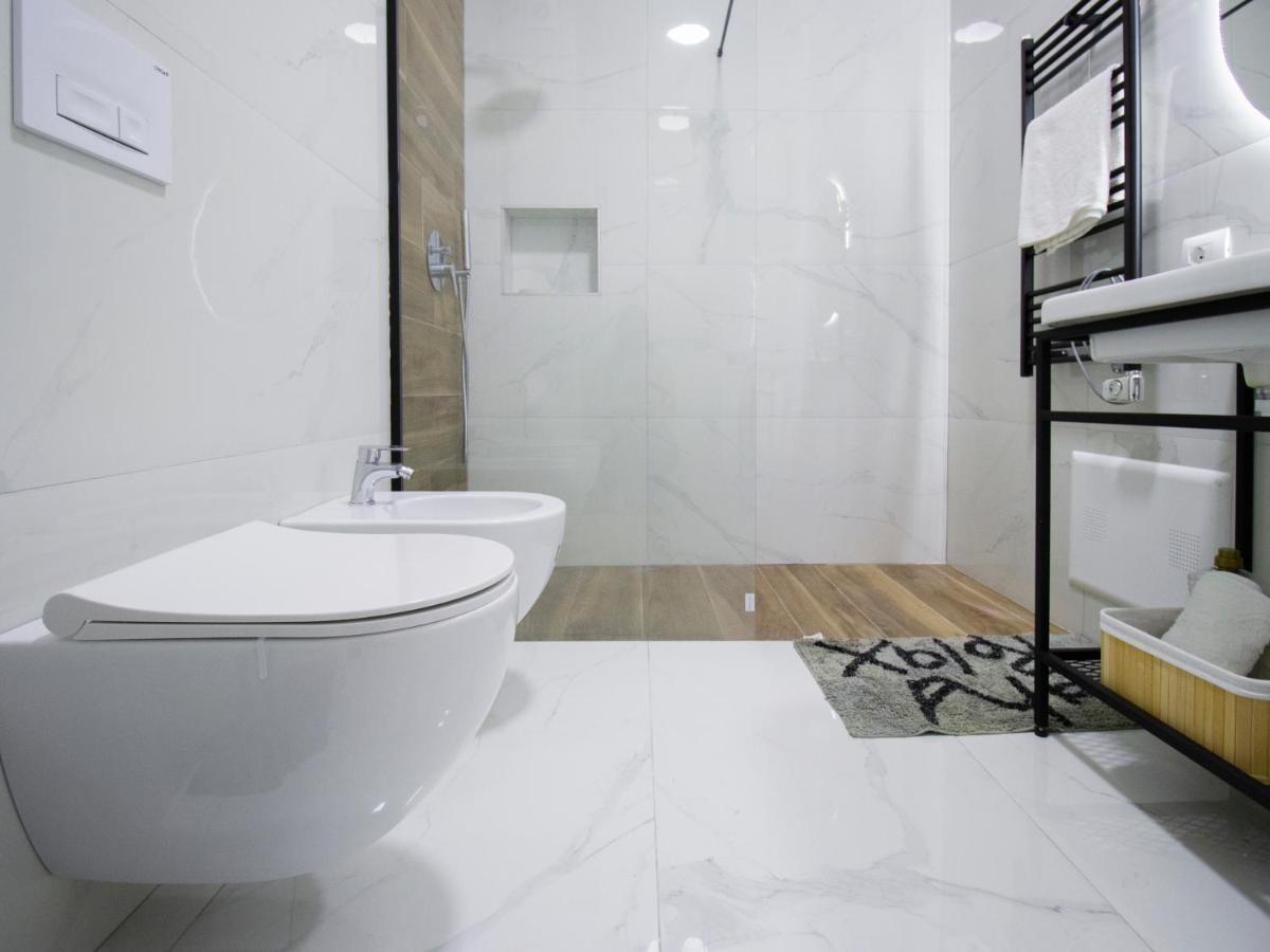 Luxury Rooftop 23 Bed & Breakfast Tirana Exterior photo