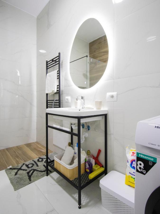 Luxury Rooftop 23 Bed & Breakfast Tirana Exterior photo